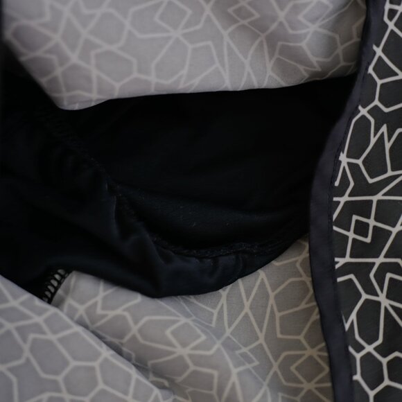 Nike Running Shorts Dri-Fit Black White Geometric Floral Small 28 / 3.25 Mid Ris - Picture 6 of 7